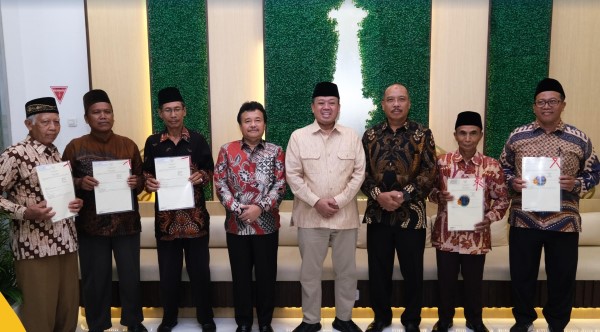 Serahkan Sertipikat Wakaf di Kanwil BPN Provinsi D.I. Yogyakarta, Menteri Nusron Gandeng Organisasi Keagamaan untuk Percepat Pendaftaran Tanah Wakaf