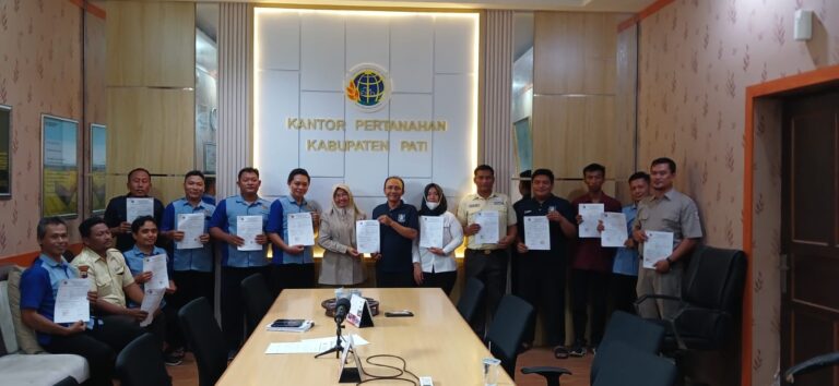 BPN Pati Lakukan Penandatanganan Kontrak Untuk Tahun Anggaran 2025 Dan Pembinaaan Pegawai Kepada Pramubakti, Satpam Dan Cleaning Service