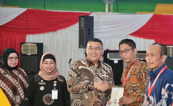 Petani dan Nelayan di Kabupaten Batang Peroleh Sertipikat Elektronik: Terima Kasih Telah Memberi Kemudahan