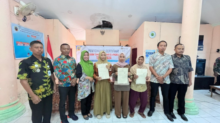 Kantor Pertanahan Kabupaten Pati Serahkan Sertipikat Hasil PTSL di Desa Karangrowo, Jakenan