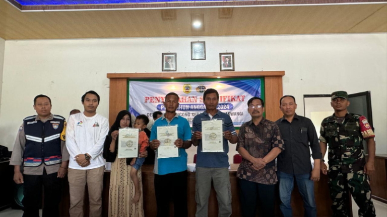 Kantah Kab Pati serahkan Sertipikat Hasil PTSL di Desa Kepohkencono, Pucakwangi