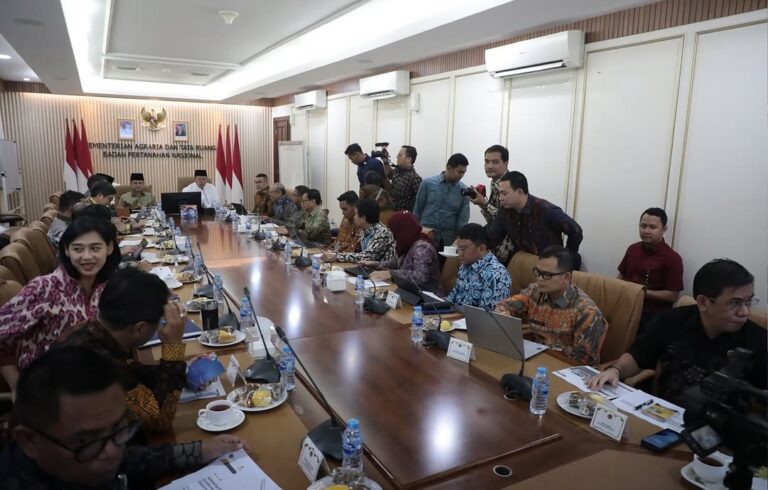 Ajak Menteri Transmigrasi Sukseskan Kebijakan Satu Peta, Menteri Nusron Ingin Tuntaskan Masalah Batas Tanah