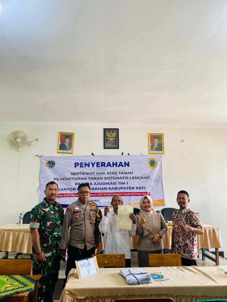 Kantah Kab Pati Serahkan Sertipikat Hasil PTSL di Desa Sokobubuk