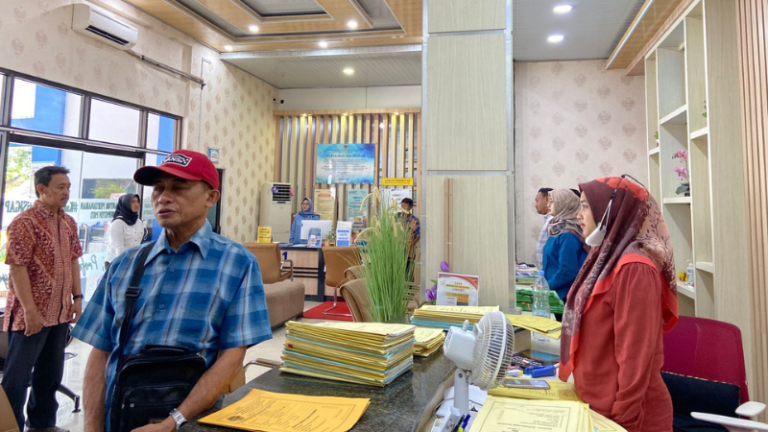 Kantor Pertanahan Kabupaten Pati Memperdengarkan Naskah Pancasila pada Jumat, 21 Februari 2025