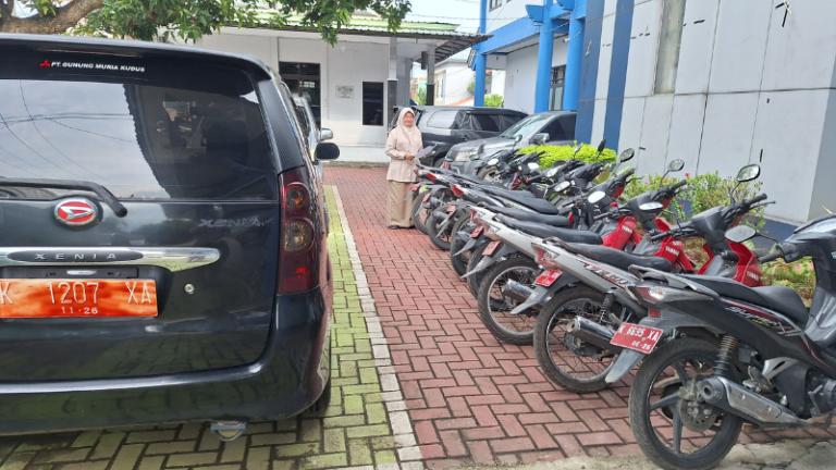 Tertib Administrasi BMN, Kantor Pertanahan Kabupaten Pati Adakan Apel Kendaraan Dinas