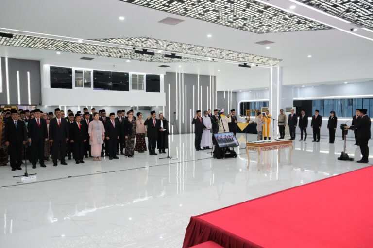 Menteri Nusron Lantik Pejabat Struktural, Tekankan Percepatan Program Kementerian ATR/BPN yang Profesional dan Akuntabilitas