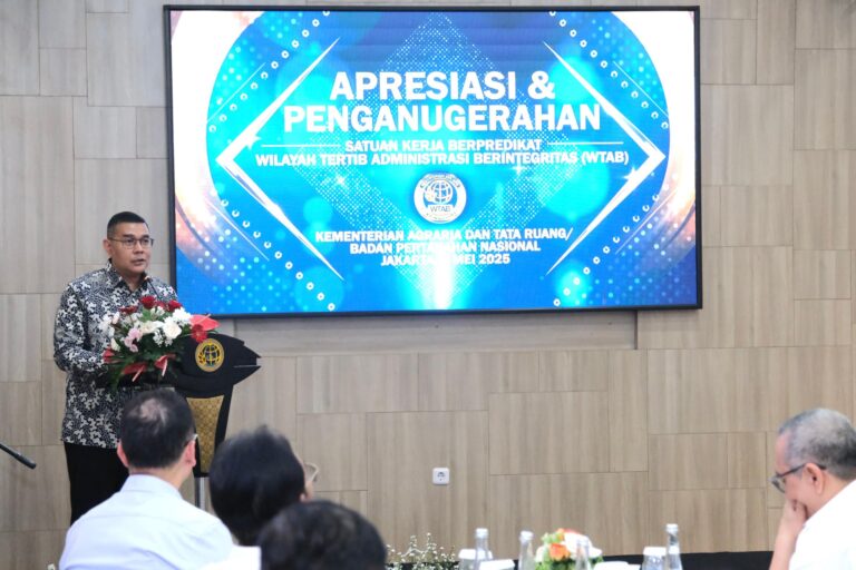 Anugerahkan WTAB ke 11 Kantor Pertanahan, Wamen Ossy Tegaskan Arah Birokrasi Kementerian ATR/BPN yang Bersih dan Berintegritas