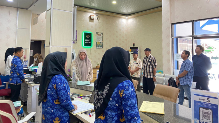 Kantor Pertanahan Kabupaten Pati memperdengarkan Lagu Kebangsaan Indonesia pada 2 Juni 2025