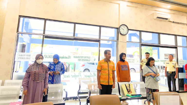 Kantor Pertanahan Kabupaten Pati memperdengarkan Lagu Kebangsaan Indonesia pada 23 Juni 2025