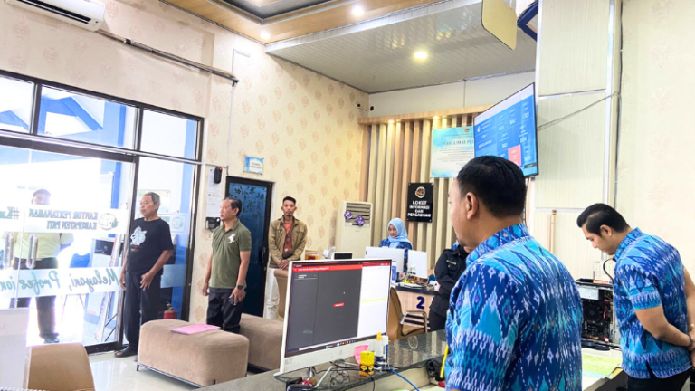 Kantor Pertanahan Kabupaten Pati memperdengarkan Lagu Kebangsaan Indonesia pada 26 Juni 2025