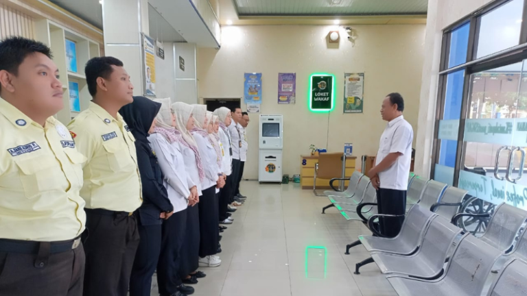 Briefing Loket 4 Juni 2025, Manager Loket Tekankan Petugas untuk Semangat dalam Melayani