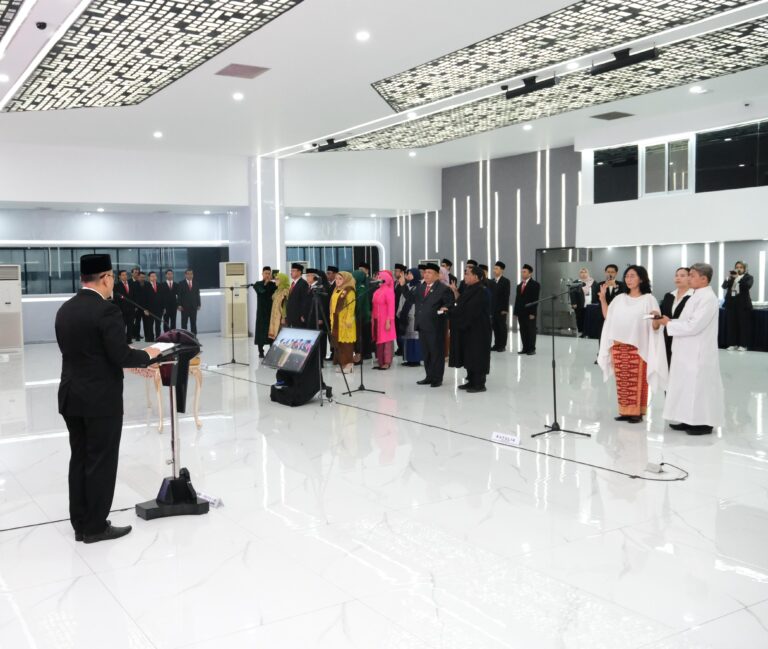 Lantik Pejabat Struktural dan Fungsional, Wamen Ossy Minta Jajaran Bekerja Adaptif terhadap Tantangan Zaman