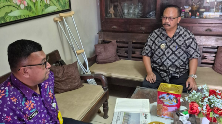 Panitia A Kantor Pertanahan Kabupaten Pati melaksanakan pencoretan dokumen Letter C Di Desa Jetak, Wedarijaksa