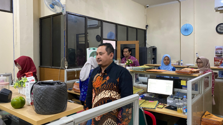 Kantor Pertanahan Kabupaten Pati memperdengarkan Lagu Kebangsaan Indonesia pada 12 Juni 2025