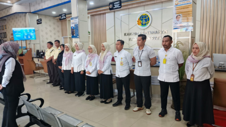 Tingkatkan Kualitas Pelayanan, Kantor Pertanahan Kabupaten Pati adakan Briefing untuk Petugas Loket dan Satpam yang bertugas pada 16 Juli 2025