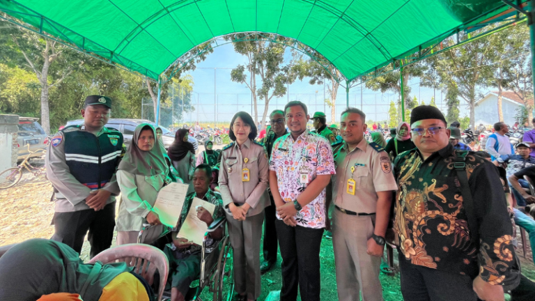 Kantor Pertanahan Kabupaten Pati Serahkan 589 Sertipikat Elektronik di Desa Tondokerto, Jakenan