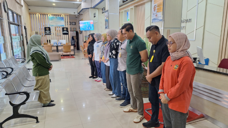 Tingkatkan Kualitas Pelayanan, Kantor Pertanahan Kabupaten Pati adakan Briefing untuk Petugas Loket dan Satpam yang bertugas pada 4 Juli 2025