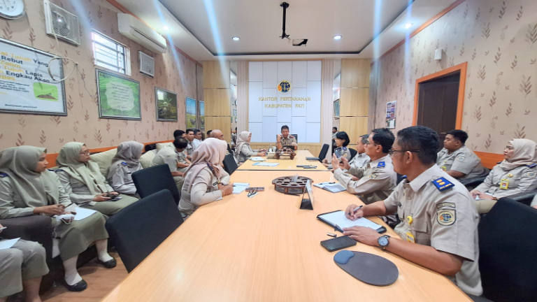 Pengarahan Oleh Kepala Kantor Pertanahan Kabupaten Pati kepada Petugas Loket dan Petugas Back Office