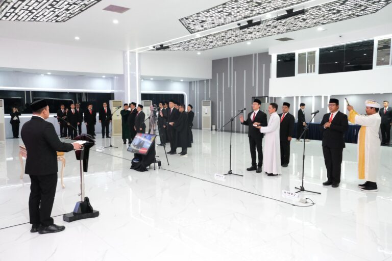 Lantik 79 Pejabat Struktural Se-Indonesia, Menteri Nusron Tekankan Semangat Nasional dan Sistem Meritokrasi