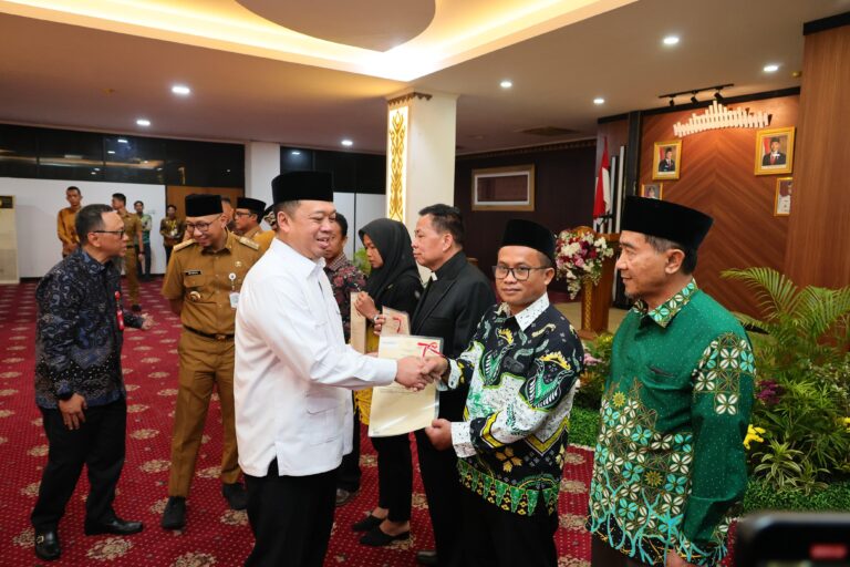 Terima Sertipikat Tanah Wakaf dari Menteri Nusron, Perwakilan NU Lampung Timur Apresiasi Dukungan BPN