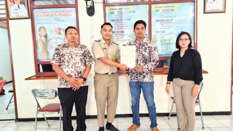 Kantor Pertanahan Kabupaten Pati Serahkan 34 Sertipikat Hak Pakai ke Desa Plangitan, Pati