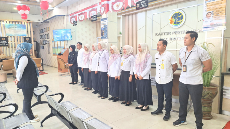 Kantor Pertanahan Kabupaten Pati Tegaskan Komitmen Pelayanan Lewat Briefing Petugas Loket