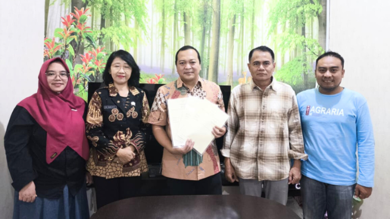 Kantor Pertanahan Kabupaten Pati Serahkan Sertipikat Hasil PTSL di Desa Boto untuk Perkuat Kepastian Hukum