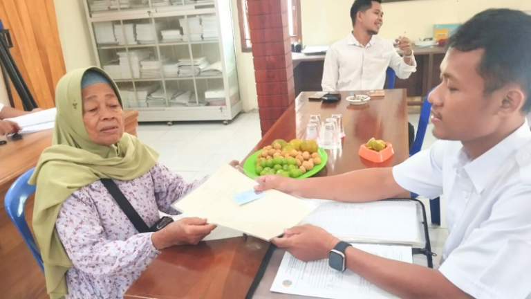 Penyerahan Sertipikat Hasil PTSL di Desa Lundo Jadi Langkah Strategis Cegah Sengketa Tanah