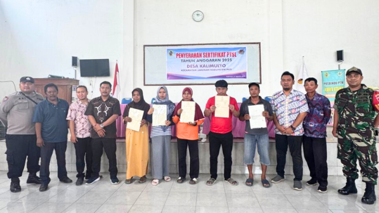Legalitas Tanah Diperkuat, Kantor Pertanahan Kabupaten Pati Bagikan 53 Sertipikat Hasil PTSL di Kalimulyo