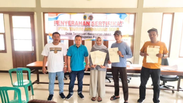 Kantor Pertanahan Pati Serahkan 38 Sertipikat Elektronik di Tamansari, Dorong Kepastian Hukum dan Akses Layanan Publik