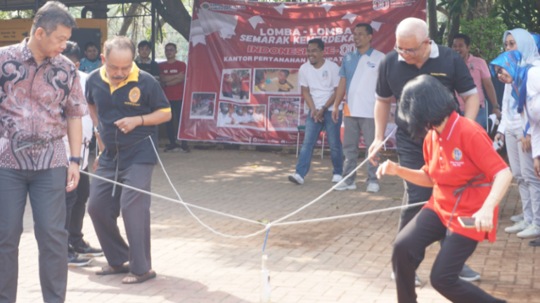 Semarak HUT RI ke-80, Kantor Pertanahan Kabupaten Pati Suguhkan Lomba Penuh Kebersamaan