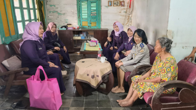 HANTARU 2025, Kantor Pertanahan Kabupaten Pati melaksanakan kegiatan anjangsana kepada sejumlah pensiunan pegawai 