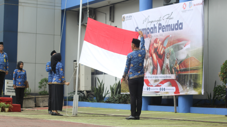 Kantor Pertanahan Kabupaten Pati menyelenggarakan upacara peringatan Hari Sumpah Pemuda ke-97