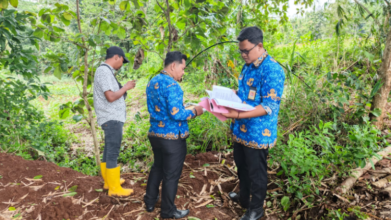 Kantor Pertanahan Kabupaten Pati laksanakan peninjauan lapang untuk Persetujuan Kesesuaian Kegiatan Pemanfaatan Ruang di Desa Tayu Kulon