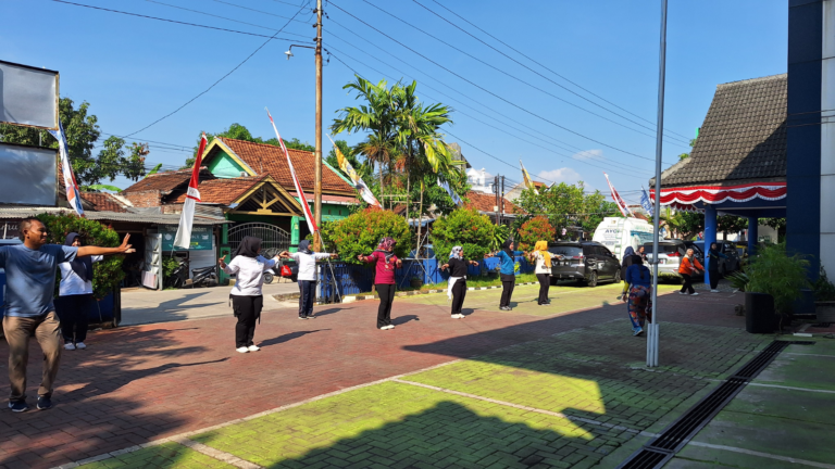 Jaga Kesehatan Pegawai, Kantor Pertanahan Kabupaten Pati Adakan Senam Pagi