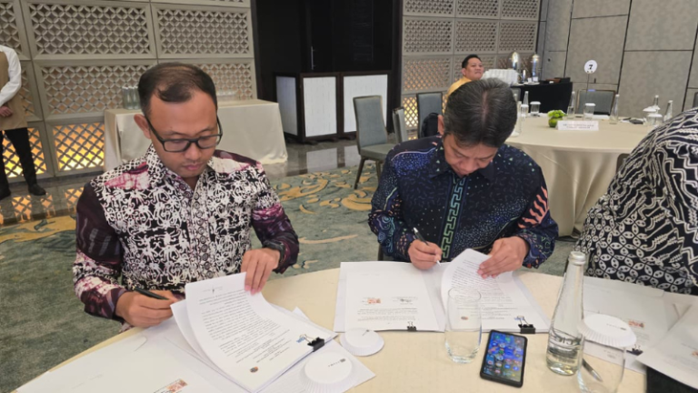 Kepala Kantor Pertanahan Kabupaten Pati Tandatangani Perjanjian Kerja Sama Tentang Fasilitas Penyaluran Pembayaran Gaji Pegawai Serta Layanan Perbankan Lainnya