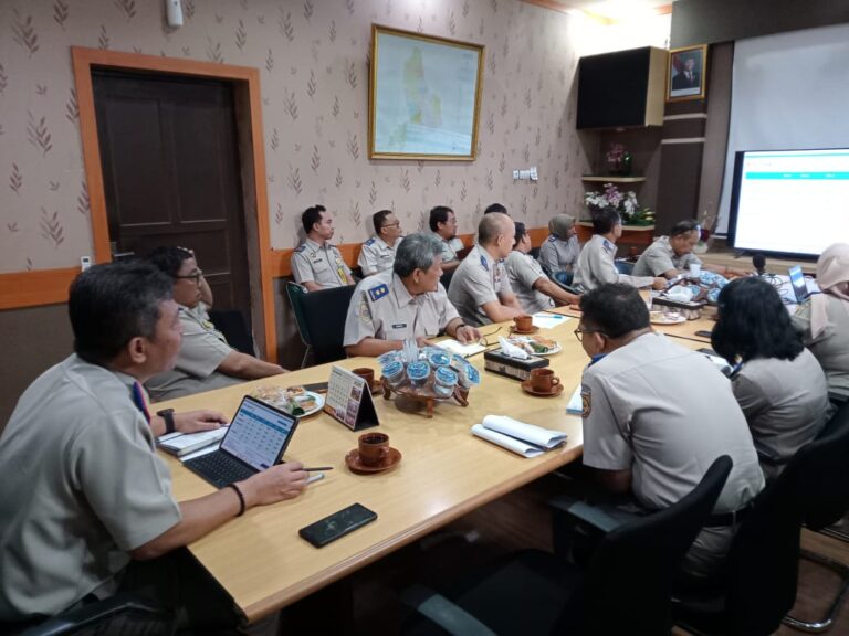 Kantor Pertanahan Kabupaten Pati menggelar Rapat Evaluasi Mingguan Pekerjaan Rutin dan Proyek (REMPEYEK), 11 November 2025