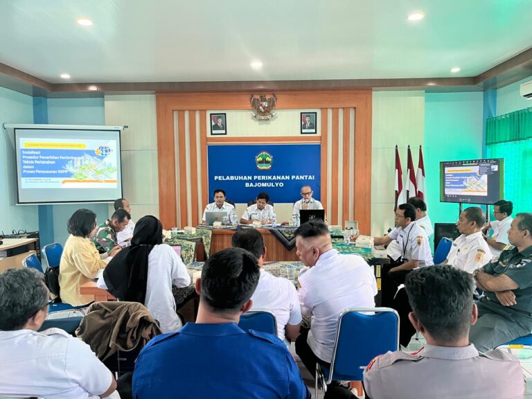 Kantor Pertanahan Kabupaten Pati menjadi narasumber kegiatan pemenuhan dokumen kepelabuhanan perikanan PPP Bajomulyo, 3 Desember 2025