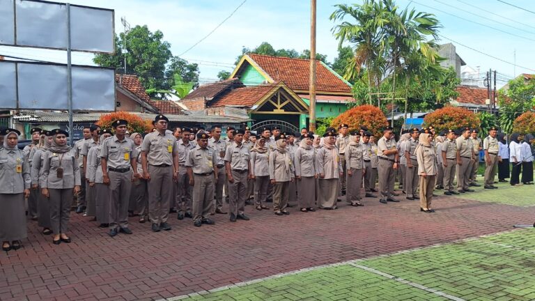 Kantor Pertanahan Kabupaten Pati mengadakan kegiatan rutin Apel Pagi yang diikuti oleh seluruh jajaran Pejabat Pengawas, ASN, ASK, serta siswa/mahasiswa magang, 16 Desember 2025