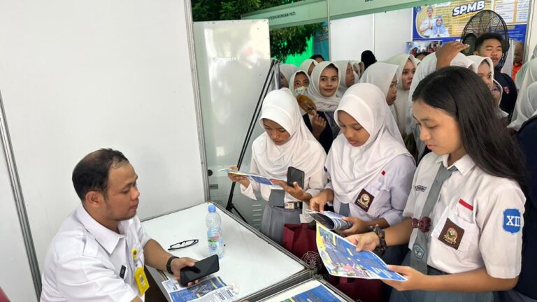 Kantor Pertanahan Kabupaten Pati turut berpartisipasi dalam kegiatan Expo Kampus Perguruan Tinggi yang diadakan oleh Musyawarah Guru Bimbingan dan Konseling (MGBK) SMA-MA-SMK Kabupaten Pati.