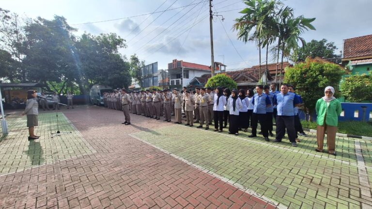 Kantor Pertanahan Kabupaten Pati mengadakan kegiatan rutin Apel Pagi yang diikuti oleh seluruh jajaran Pejabat Pengawas, ASN, ASK, dan Satuan Tugas dan Siswa Magang, 20/01/2026
