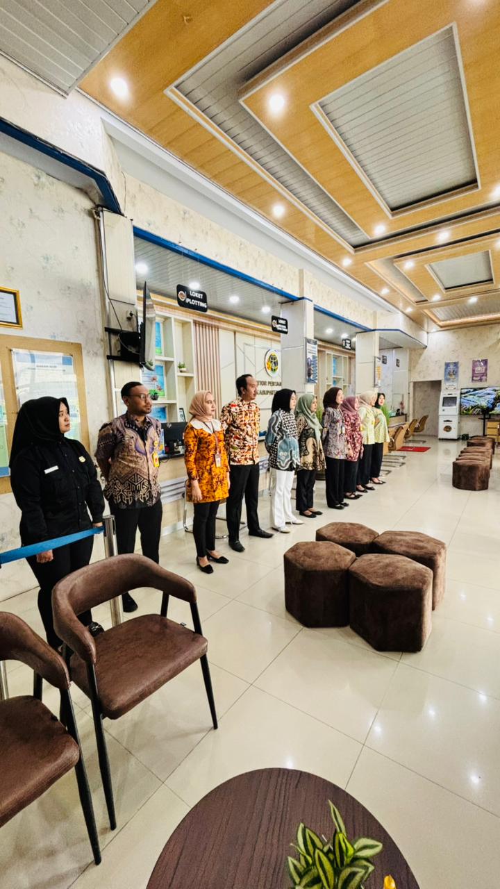 Briefing rutin jadi momen penting untuk menyamakan visi dan meningkatkan kualitas pelayanan kepada masyarakat. 22/01/2026