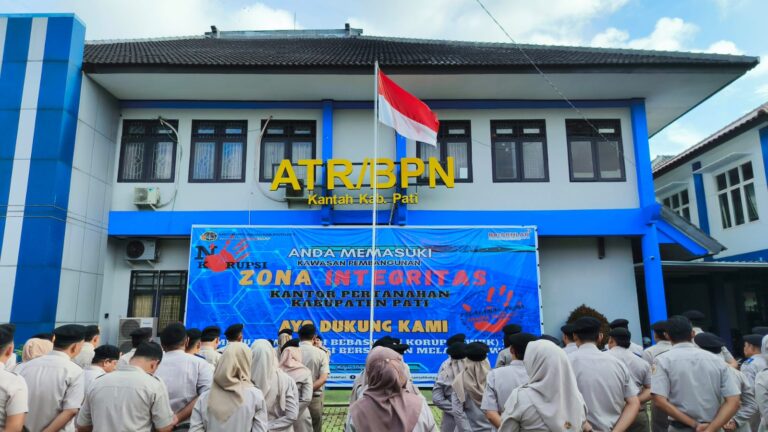 Kantor Pertanahan Kabupaten Pati mengadakan kegiatan rutin Apel Pagi yang diikuti oleh seluruh jajaran Pejabat Pengawas, ASN, CS dan Peserta Magang. 03/02/2026