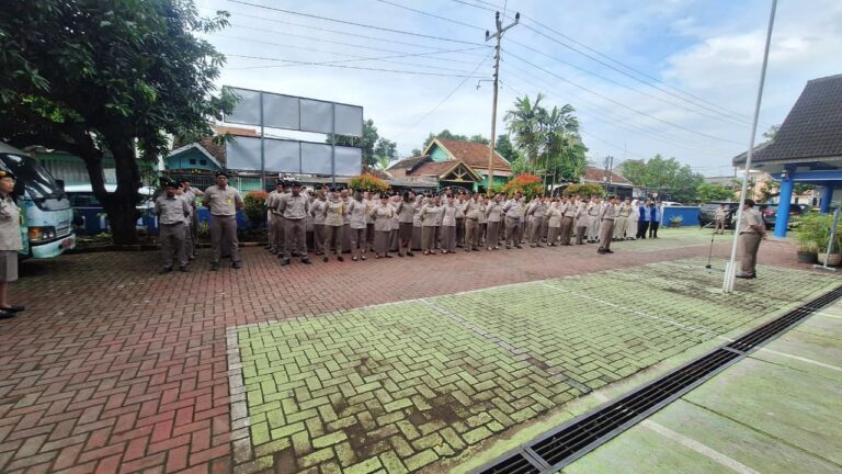 Kantor Pertanahan Kabupaten Pati mengadakan kegiatan rutin Apel Pagi yang diikuti oleh seluruh jajaran Pejabat Pengawas, ASN, PPNPN, ASK, serta siswa/mahasiswa magang, 10/02/2026