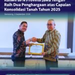 Kantor Wilayah Badan Pertanahan Nasional Provinsi Jawa Tengah kembali menorehkan prestasi di tingkat nasional. Kanwil BPN Provinsi Jawa Tengah menerima dua penghargaan dari Direktorat Jenderal Pengadaan Tanah dan Pengembangan Pertanahan (Ditjen PTPP) atas capaian kinerja dalam penyelenggaraan konsolidasi tanah tahun 2025
